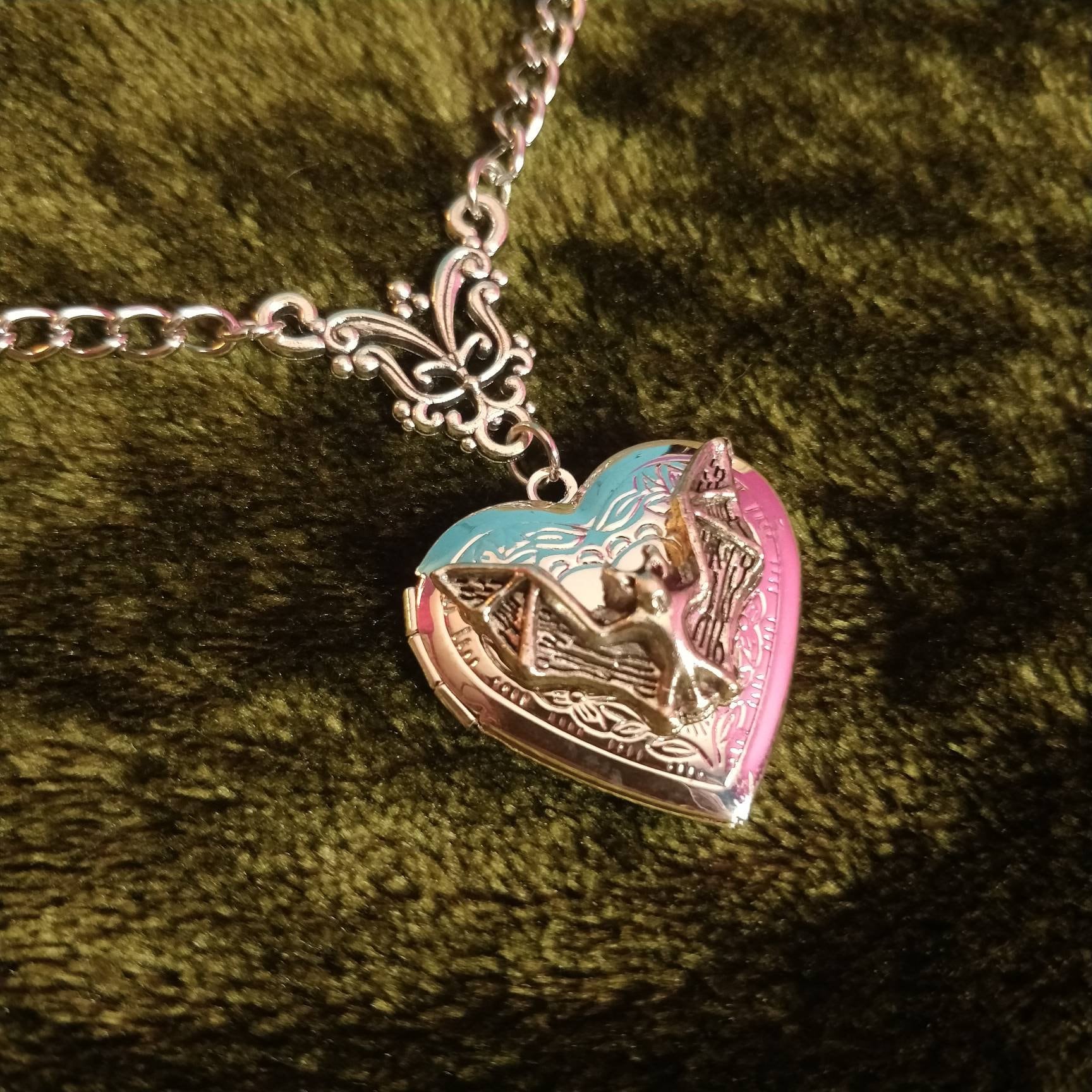 Bat Heart Locket Vampyr Romance