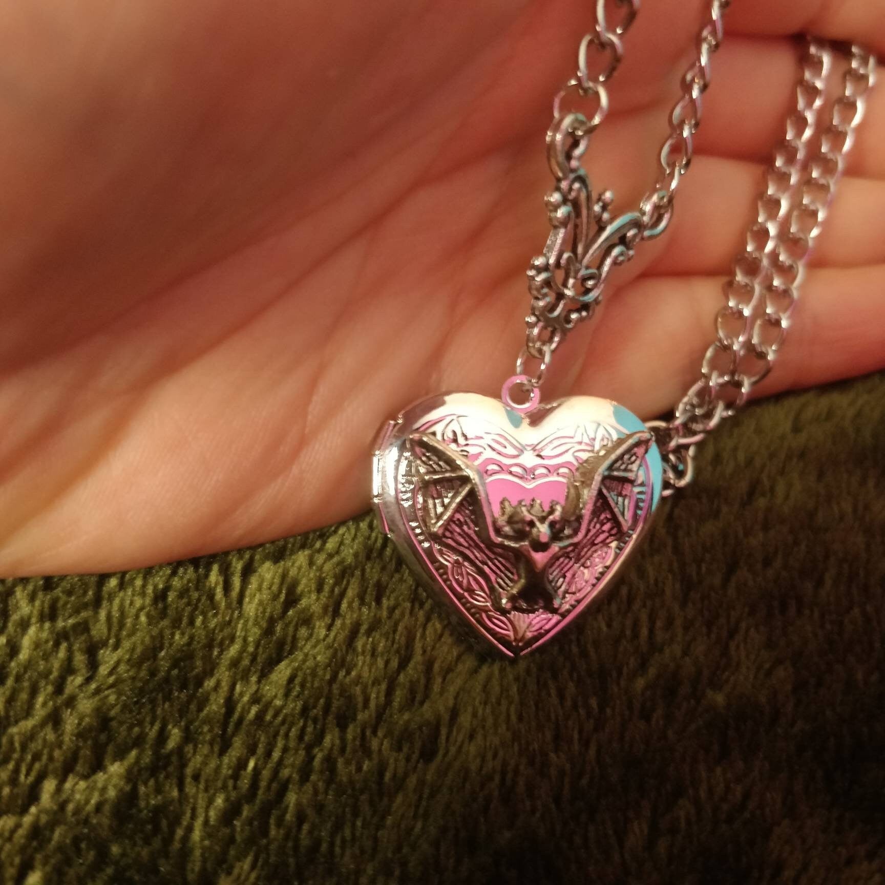 Bat Heart Locket Vampyr Romance