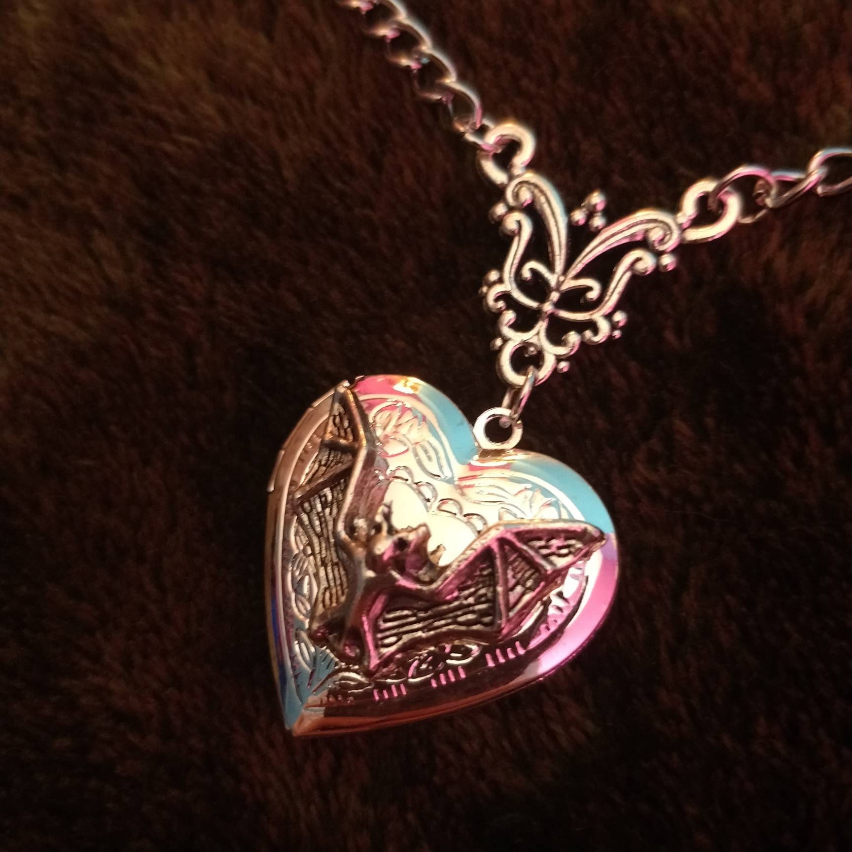 Bat Heart Locket Vampyr Romance