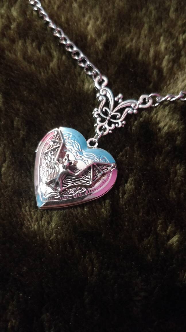 Bat Heart Locket Vampyr Romance
