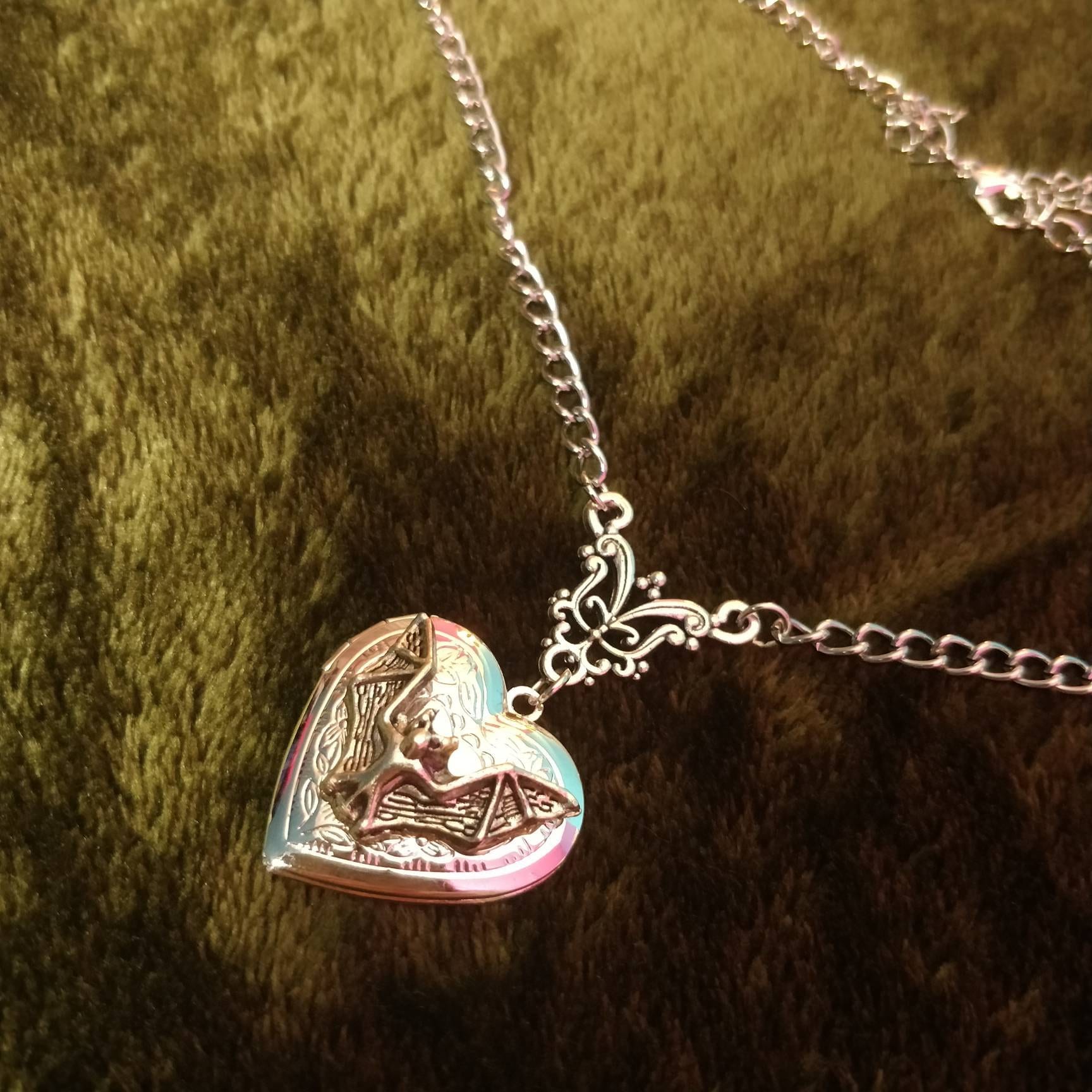 Bat Heart Locket Vampyr Romance