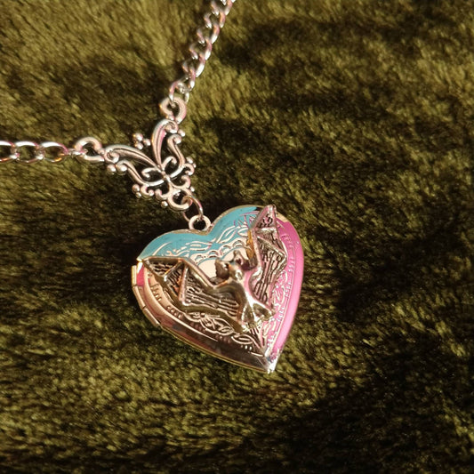 Bat Heart Locket vampyr romance