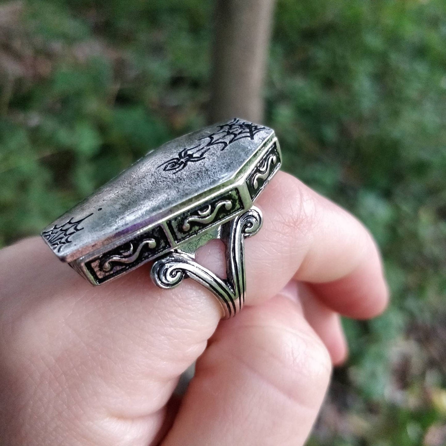 Coffin Ring / Gothic Ring with Spiderweb etching / Openable casket