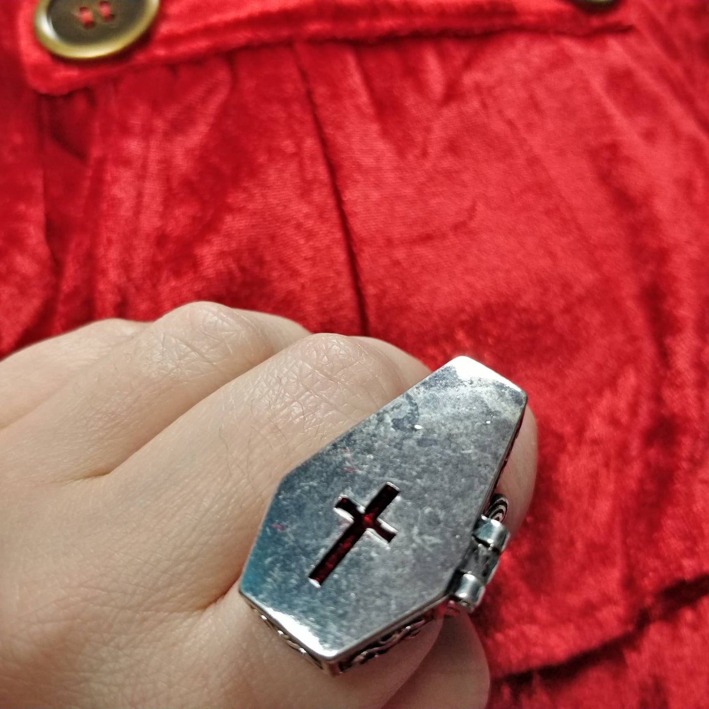Coffin Ring / Gothic Ring with Spiderweb etching / Openable casket