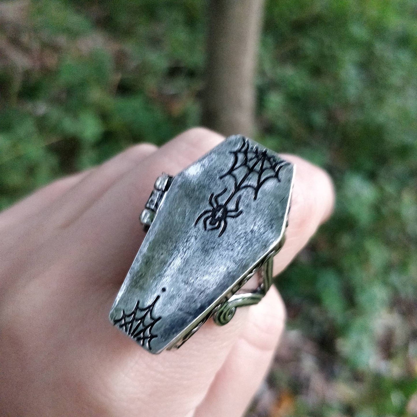 Coffin Ring / Gothic Ring with Spiderweb etching / Openable casket