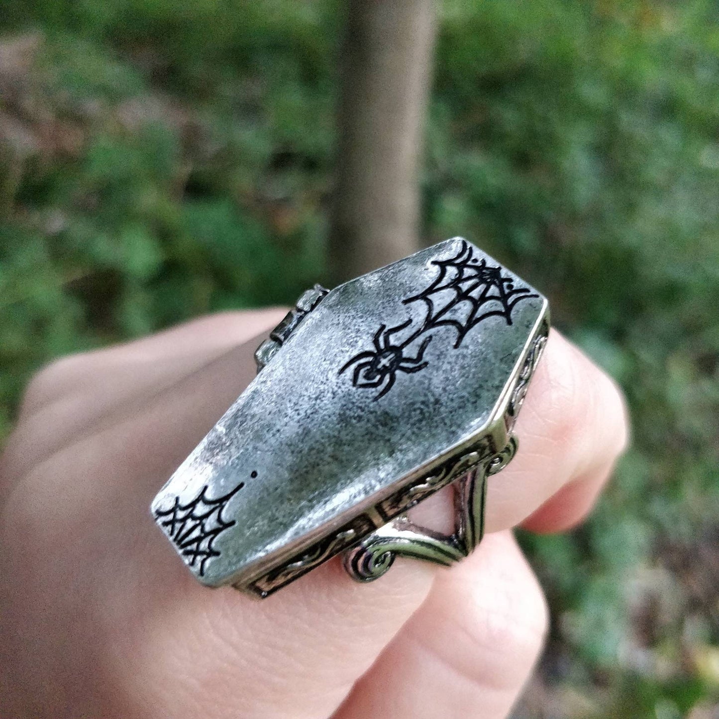 Coffin Ring / Gothic Ring with Spiderweb etching / Openable casket