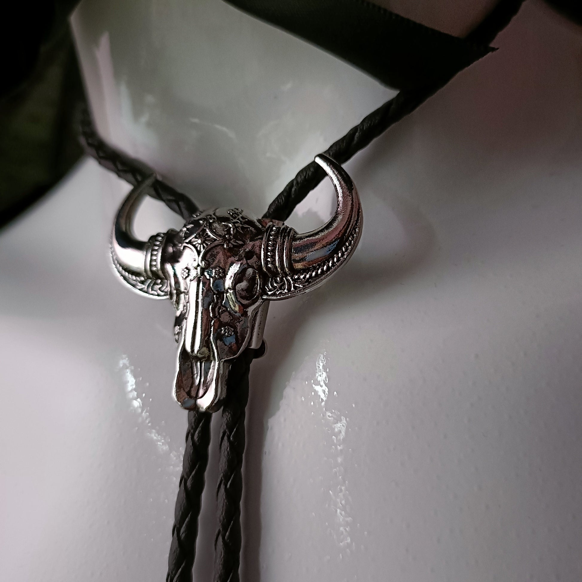 Cowboy Bolo Tie - Longhorn Cow Skull