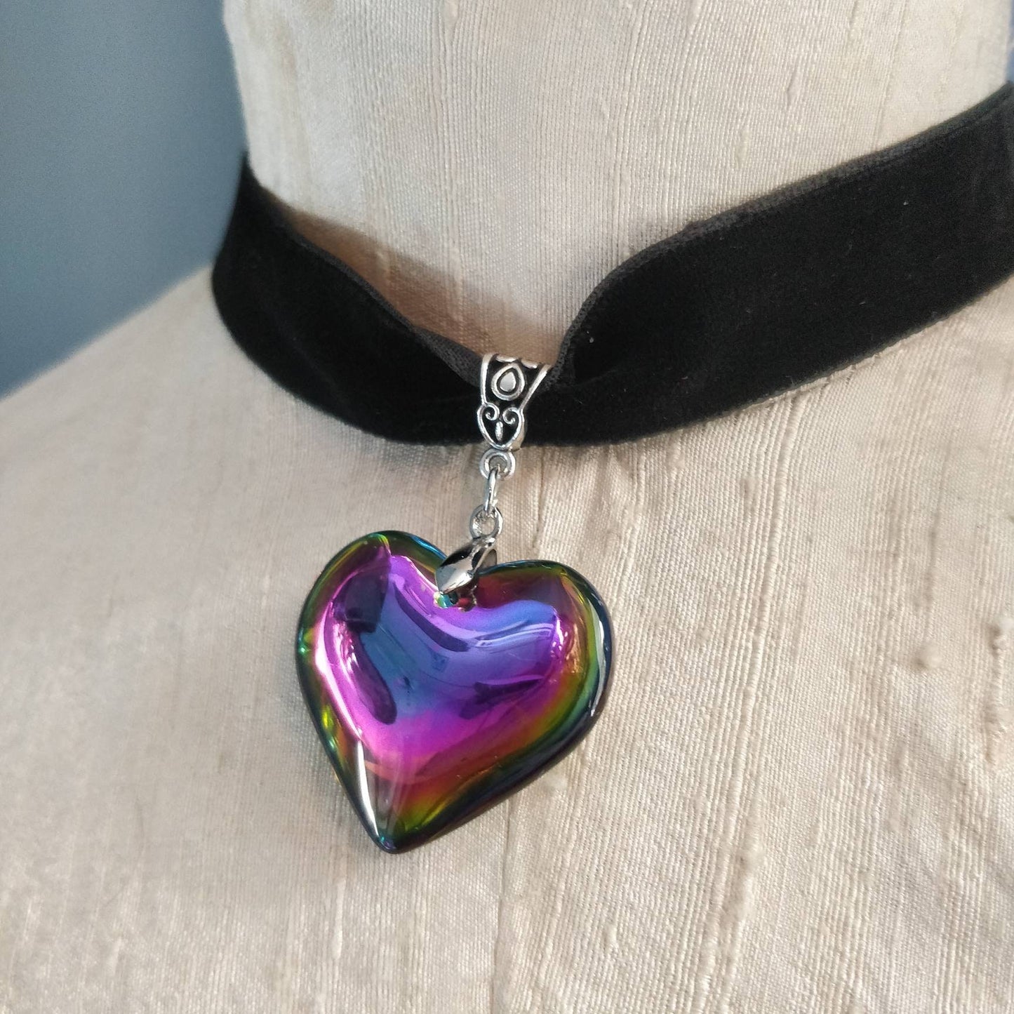 Velvet Heart Choker