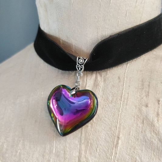 Velvet Heart Choker