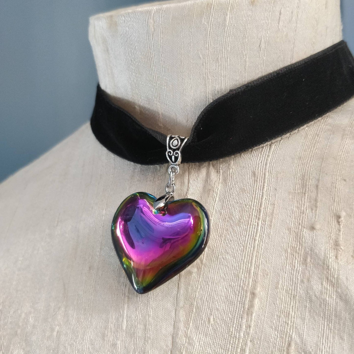 Velvet Heart Choker
