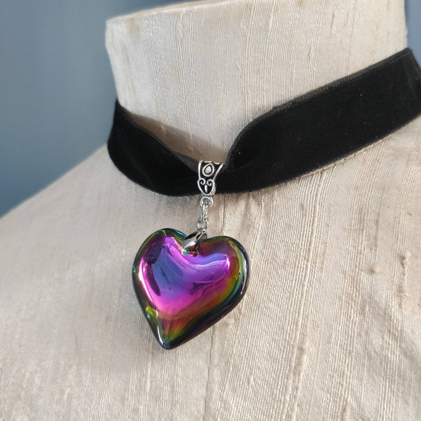 Velvet Heart Choker