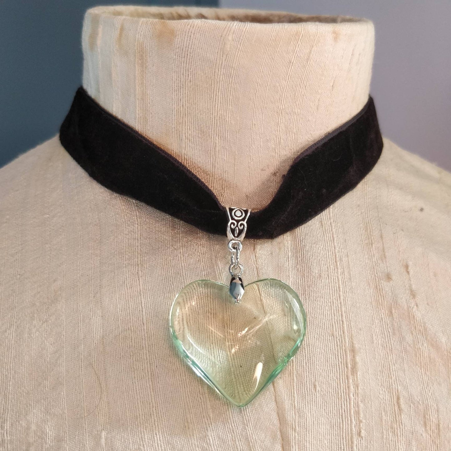 Velvet Heart Choker