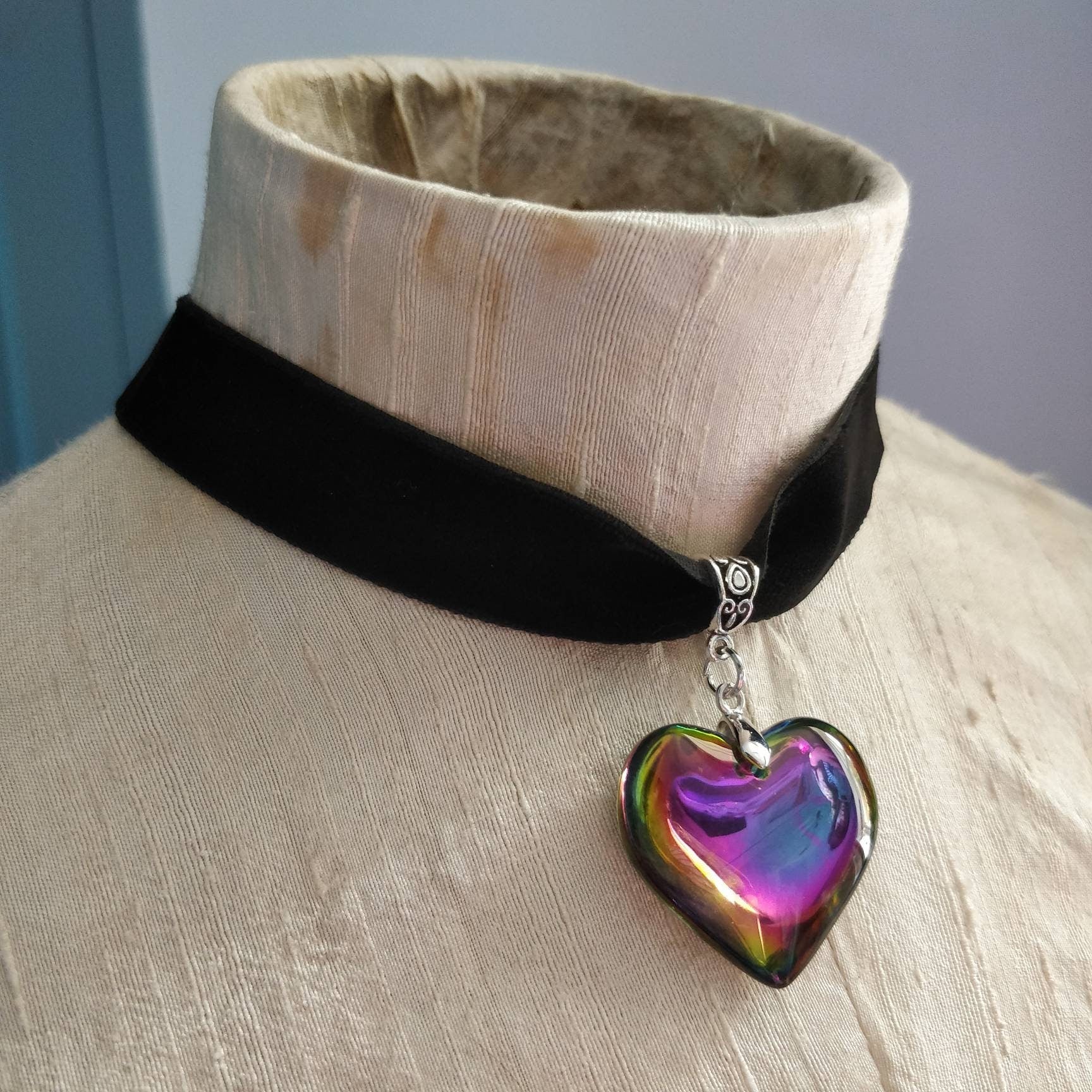 Velvet Heart Choker