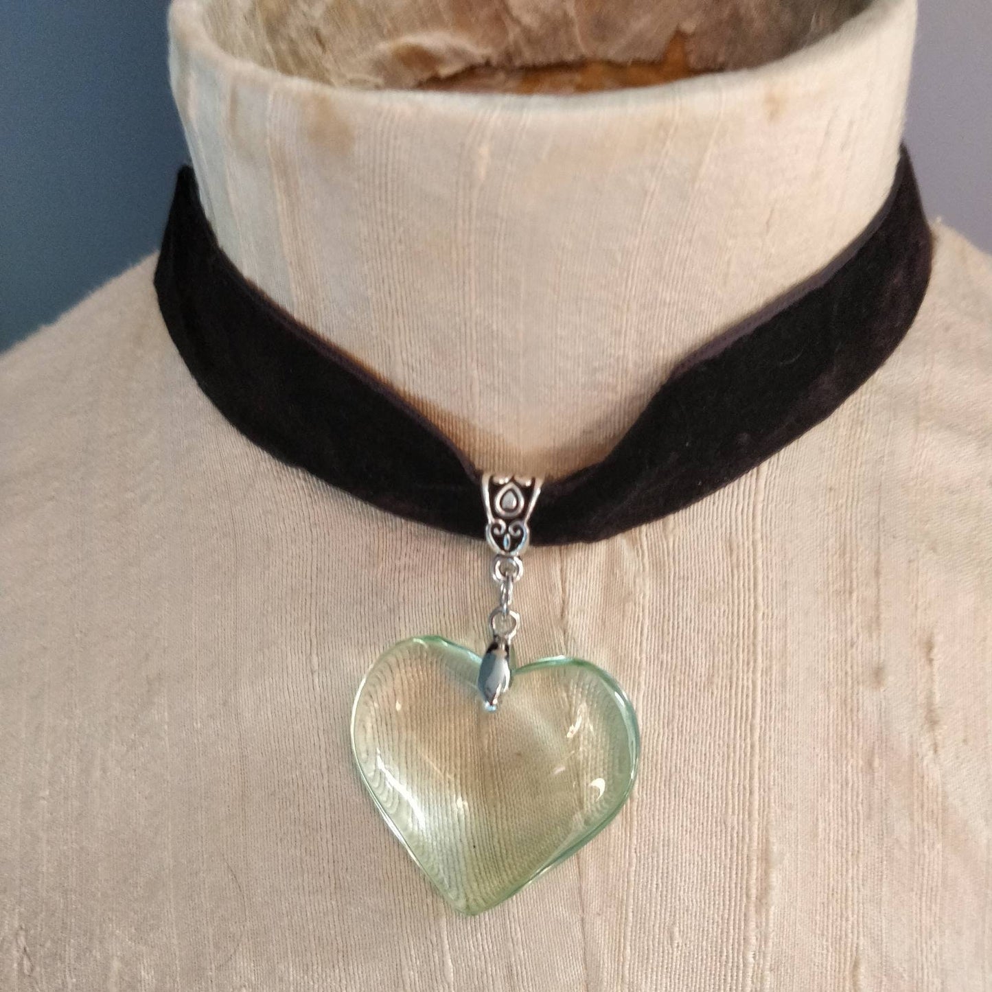 Velvet Heart Choker
