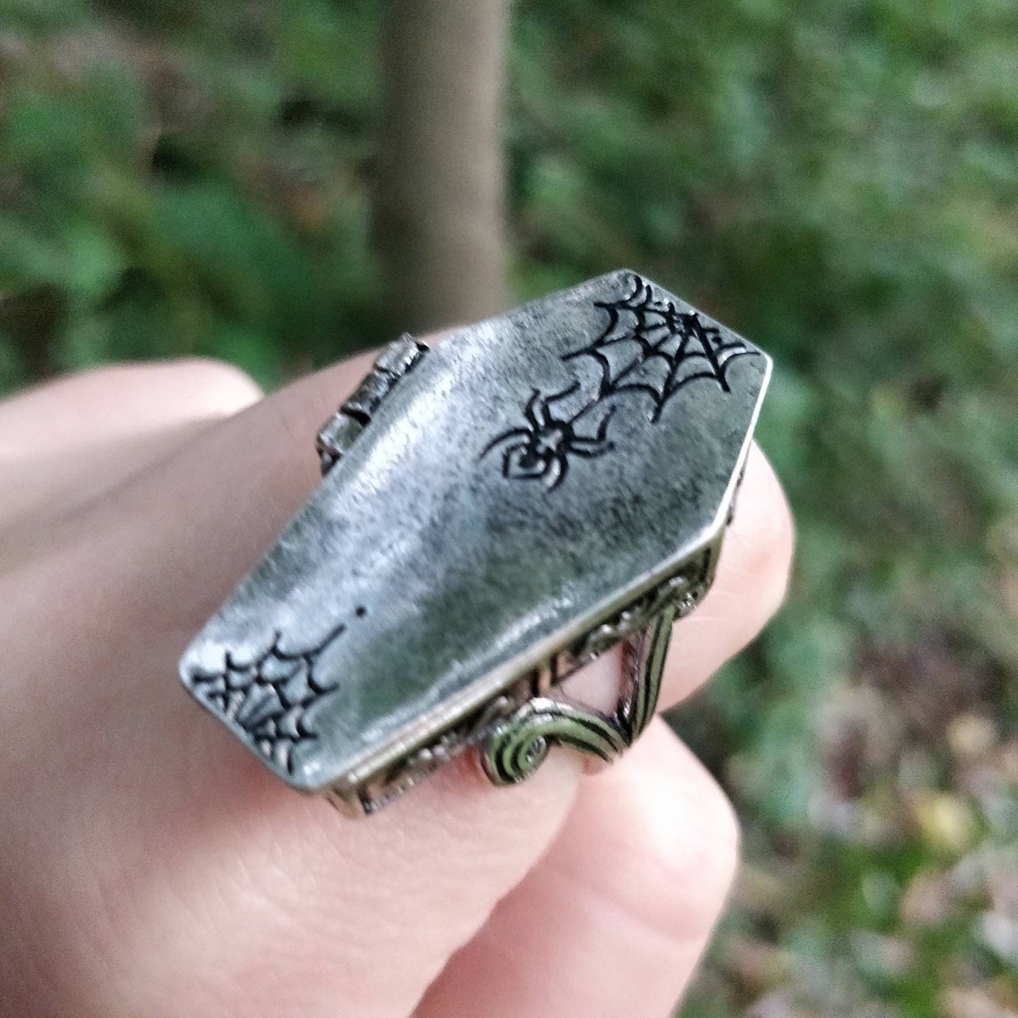 Coffin Ring / Gothic Ring with Spiderweb etching / Openable casket