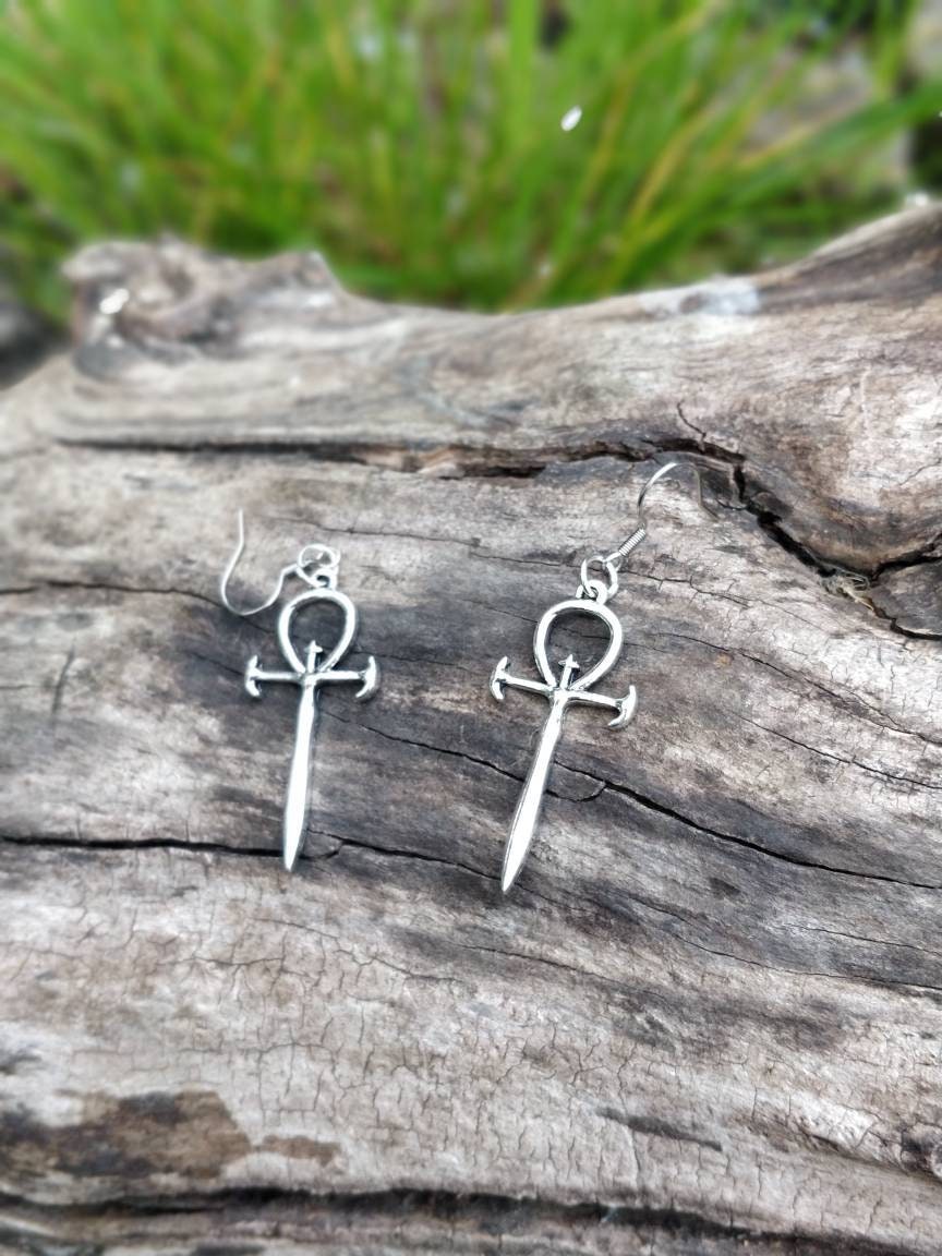 Silver Ankh Earrings// vamp vampire Halloween