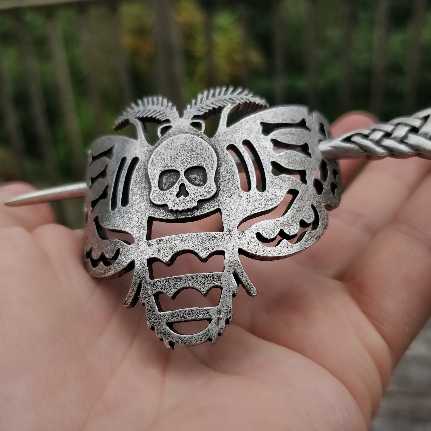 metal-hair-clip-deaths-head-moth-skull