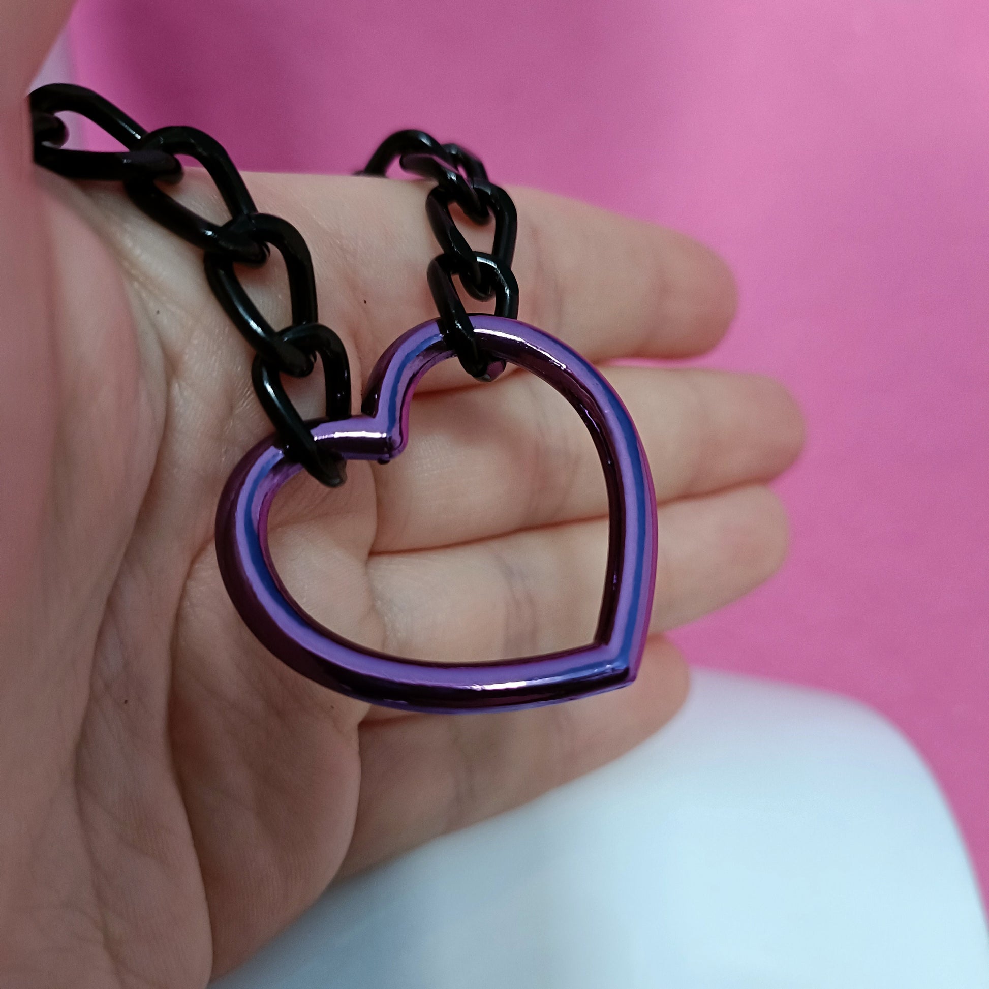 metallic-purple-heart-o-ring-detail-pearlescent