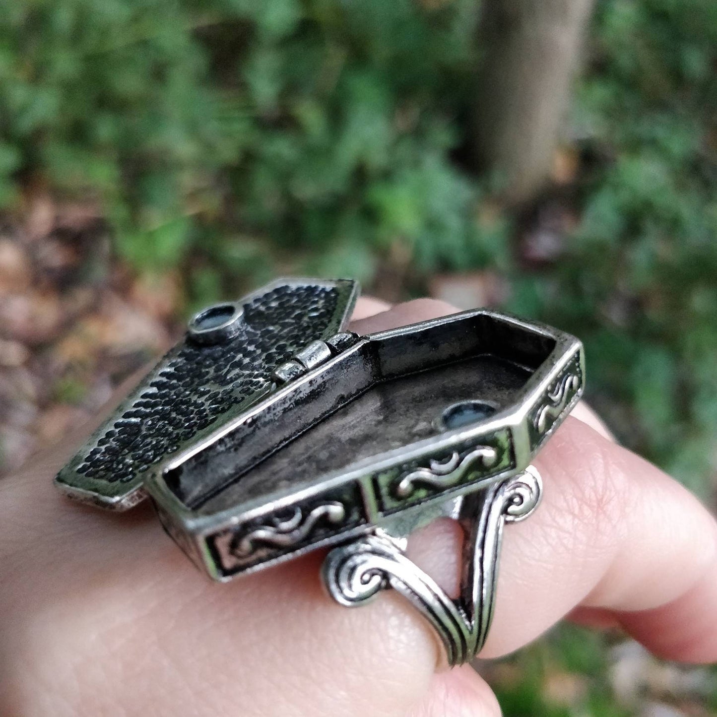 Coffin Ring / Gothic Ring with Spiderweb etching / Openable casket
