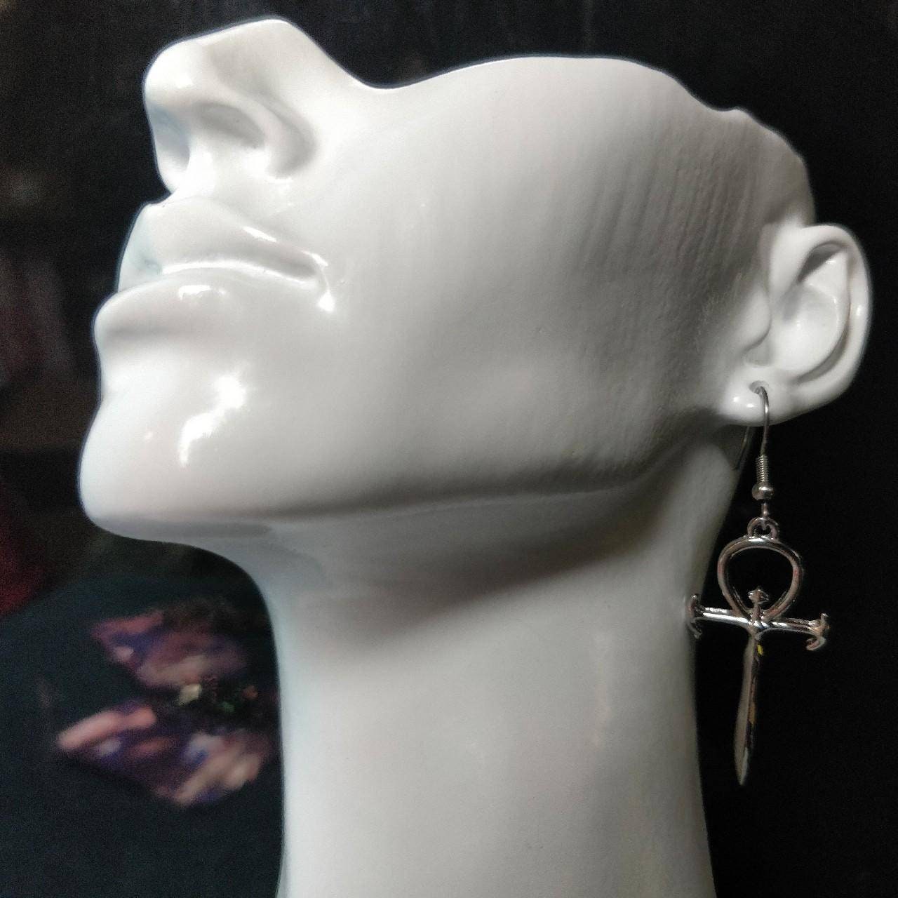 Silver Ankh Earrings// vamp vampire Halloween