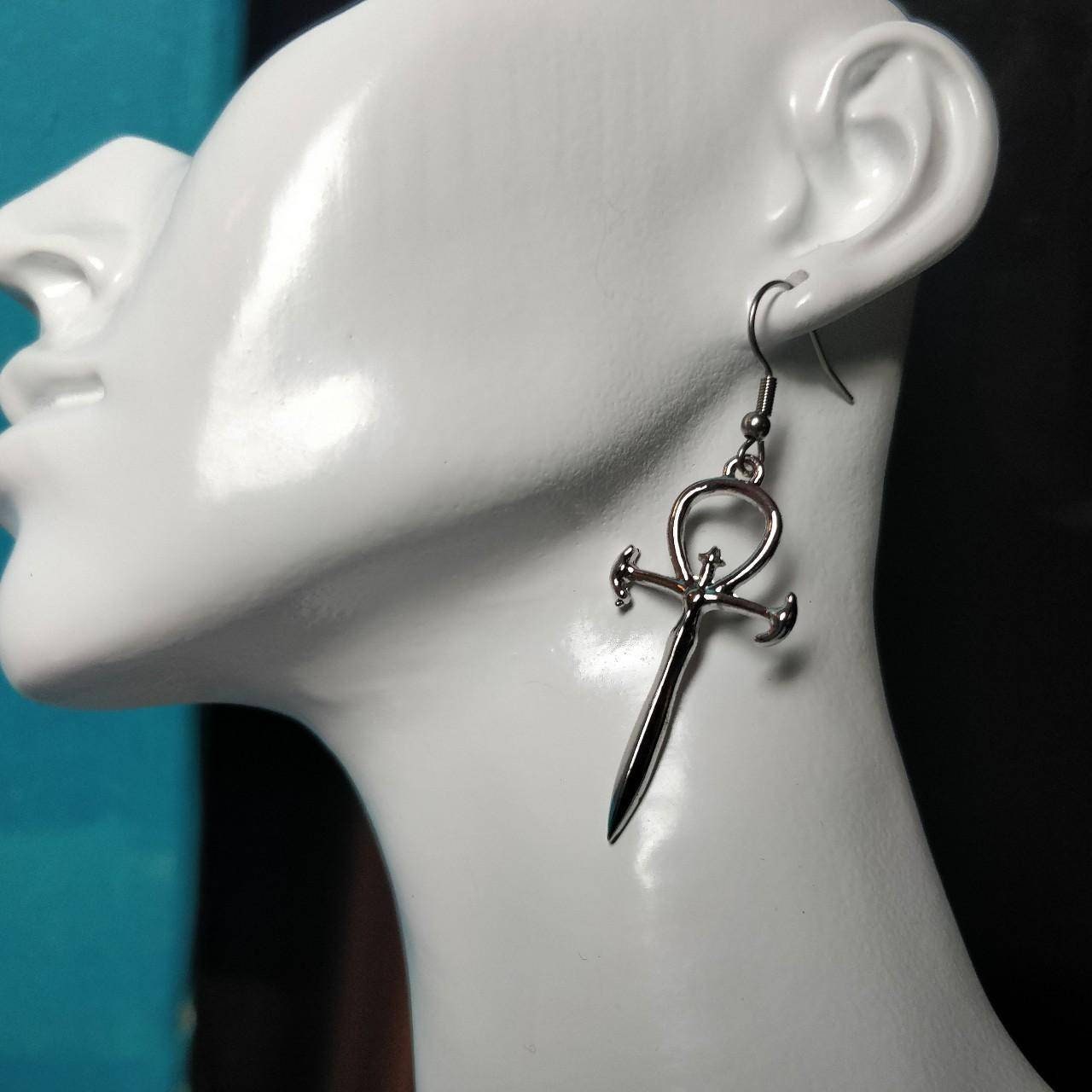 Silver Ankh Earrings// vamp vampire Halloween