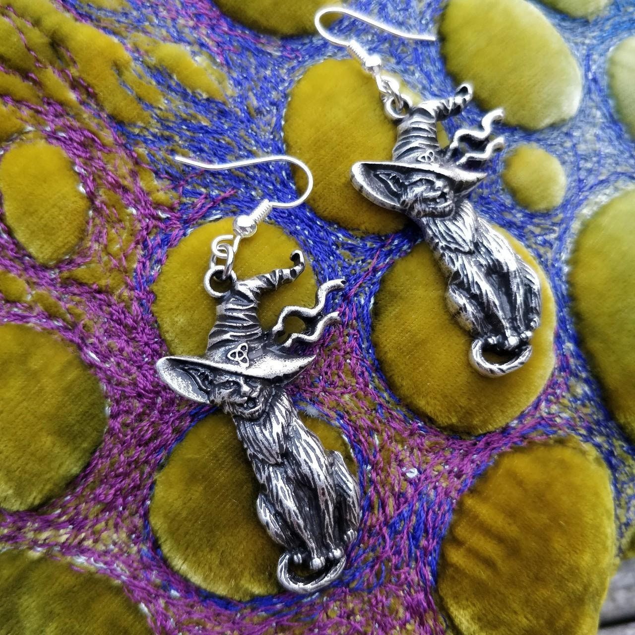 wiccan-earrings-cats-in-witch-hats