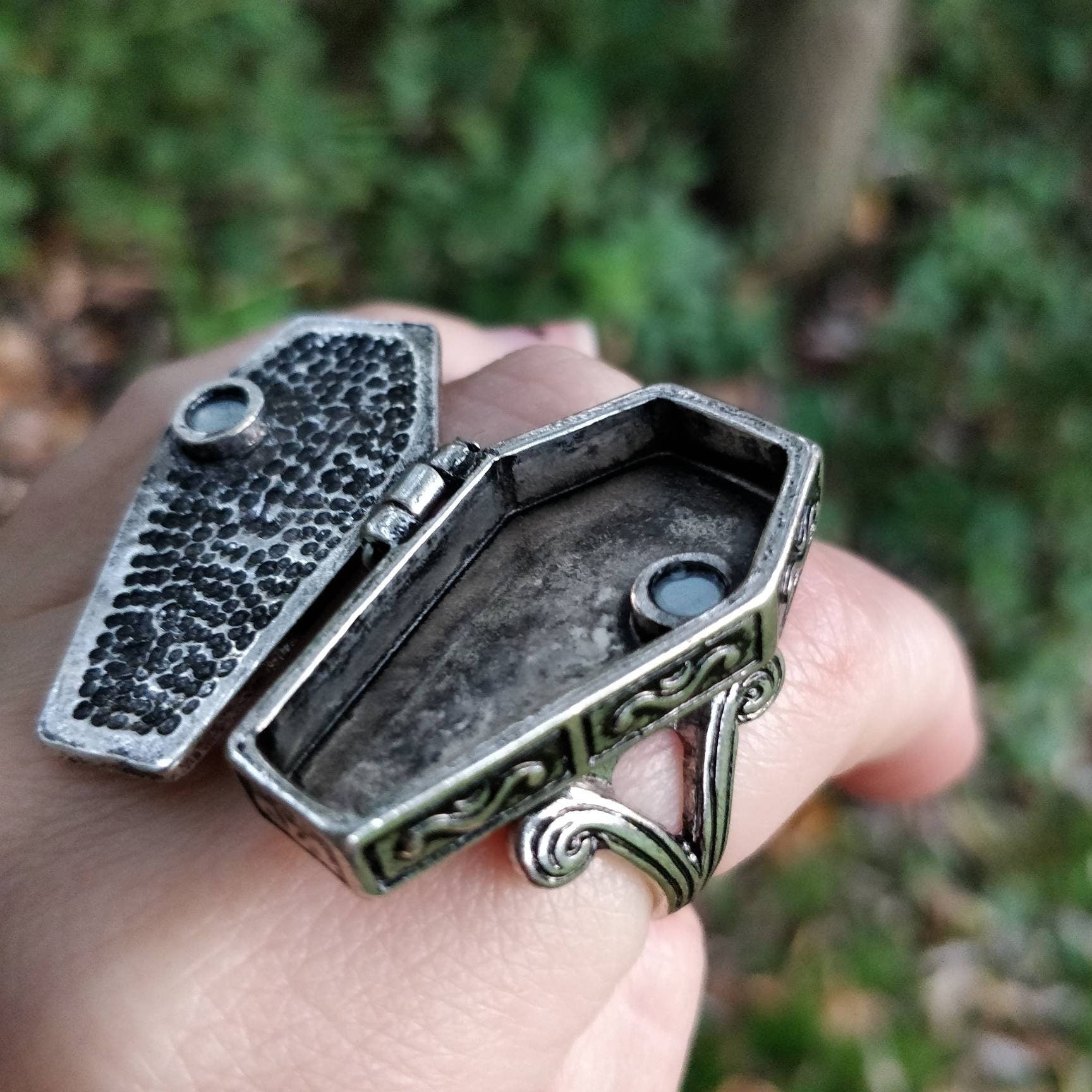 casket lid is open showing the inside and magnetic closure mechanism
