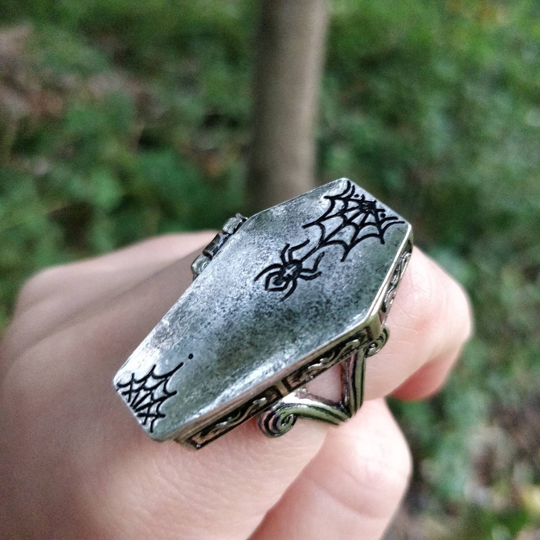 Coffin Ring / Gothic Ring with Spiderweb etching / Openable casket