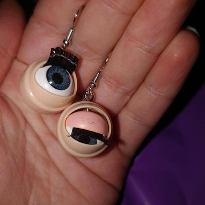 doll-eye-earrings-blinking-big-lashes